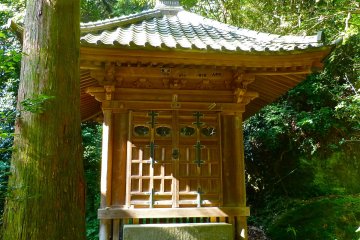 Jizo-do Hall next to Yakushi-do Hall