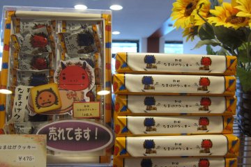 <p>ขนมอาคิตะกับตัวนามาฮาเงะ</p>