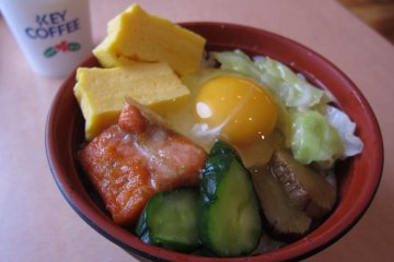 <p>อาหารเช้าแสนอร่อยสุดครีเอทของผมที่จับโน่นนี่นั่นมาผสมกัน</p>