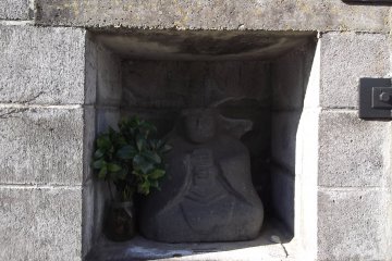 This small chap welcomes you near the gate