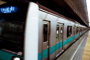 Trains with the green line down the side are on the Chiyoda line