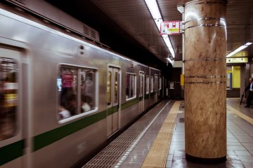 Trains rush into the station quite quickly.