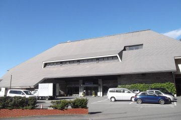 The entrance to the hotel