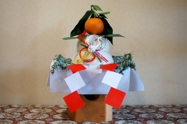 Kagamimochi decorations