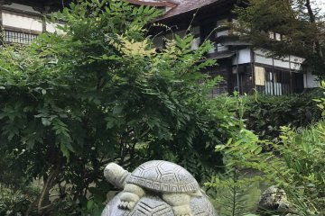 這是部分可在夏季於庭園見到的雕像