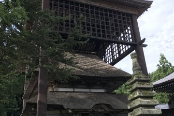 為抵禦嚴冬，許多在新潟一帶的寺院和神社，都以獨特的方式來建構