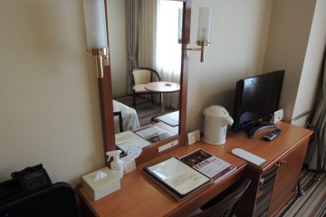 Desk with Internet and outlet for the laptop