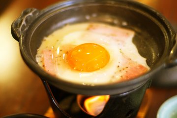 Eggs and bacon cooked right at the table