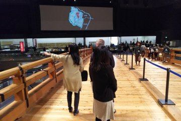 There are English speaking guides at the Edo Tokyo Museum