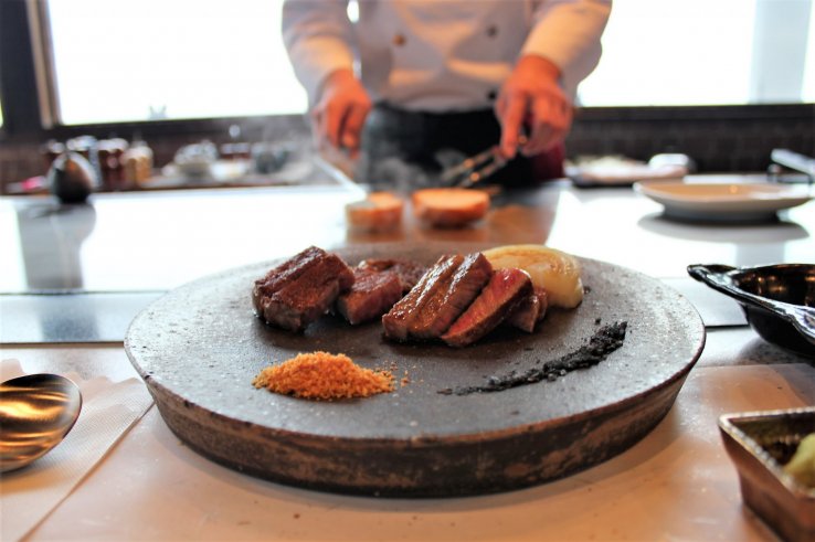 Steak House Genpei presents high-quality organic food for the best meal.