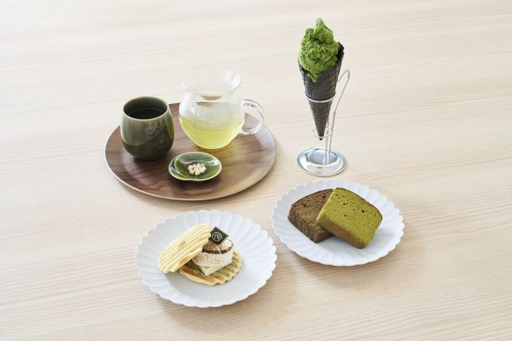 Teh matcha dan kudapan