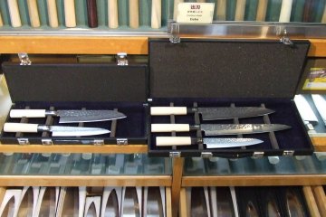 17-layer stainless steel knife with hard case sets