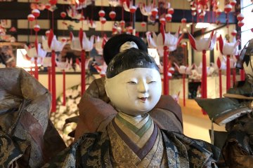A beautiful exhibition in a traditional earthen storehouse in Hinanosato