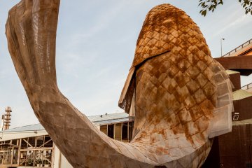 This giant mesh fish stands out the front of Cafe Fish! and depicts a dancing carp, designed by Frank O. Gehry.