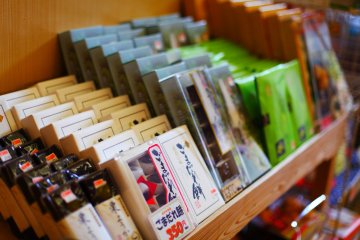 The hotel has a take-out shop, so you can buy some Fukuoka speciality food as a souvenir.