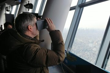 Looking out from Skytree using virtual reality