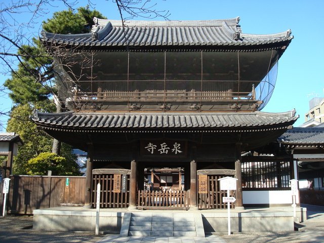 The main gate of Sengakuji Temple.