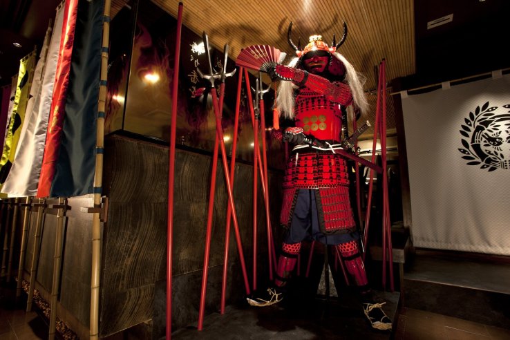 One of the life sized armor clad figures guarding the entrance of Sengoku Buyuden