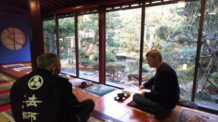 Drinking green tea with the 46th Generation owner of Hōshi Ryokan.