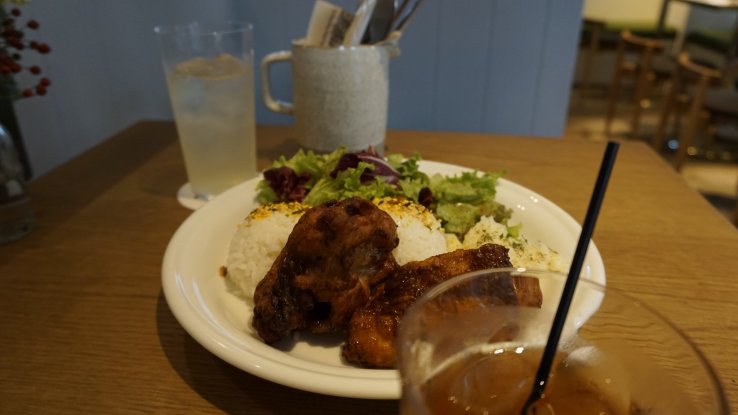 Eating at a Daikanyama restaurant, complete with soft music and people chattering inside