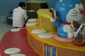 Area komik adalah area pertama yang akan dijumpai setelah melewati pameran museum utamanya