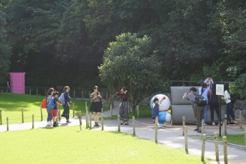Atraksi berikutnya, yang menjadi favorit semua orang: taman dengan patung-patung karakter Fujiko F. Fujio