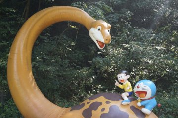 Nobita, Doraemon, dan Pisuke