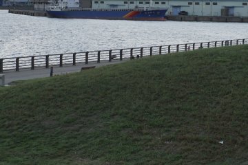 The park just by the end of the port area is usually less crowded, and it's a wonderful place to just sit and enjoy the view with the loved ones (or in my case, with myself)