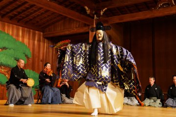 An Introduction to the World of Noh