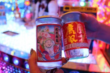 With your 5,000-yen ticket receive a box meal or two drink tickets. The choice is yours.