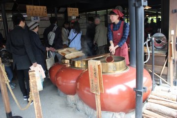 The famous shop serving "akafuku"