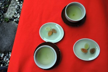 Sweets and tea made from tea-seeds 