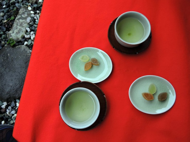 Sweets and tea made from tea-seeds 