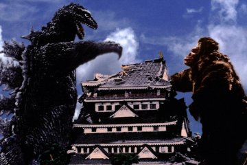 King Kong and Godzilla demolish Atami Castle.