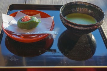 Matcha and hand-made wagashi at Syu Un, the café of the temple