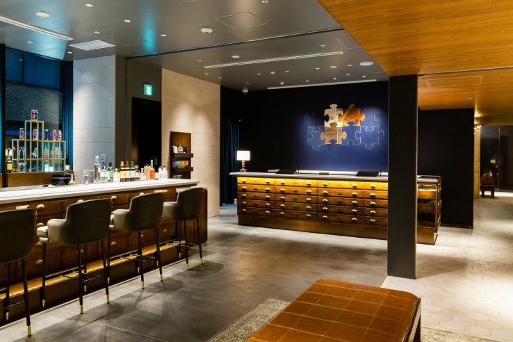 Lobby area with bar counter and reception