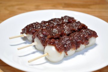 An dango, dango coated with red bean paste.