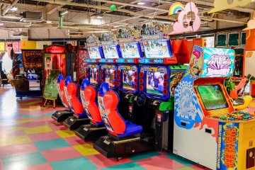 Children's amusement center