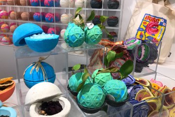 So much beauty and color to add to your bath routine