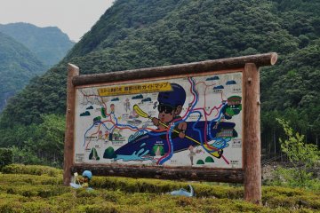 Visitors are taken from the Kawabune Center to the starting point of the tour