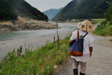 The tour comes with a guide who gives detailed information about the route in Japanese, and in English if needed