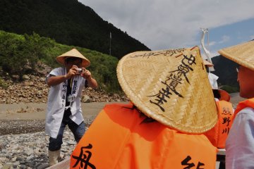 The friendly boats crew will take pics of you in the boat with your camera