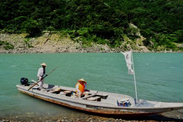 The boat makes a stop at Hirushima (Lunch Island), where the gods used to have lunch and play board games, or so the story goes