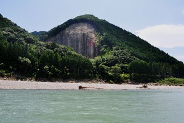 Various interesting rock formations can also be found here. Some of them seem to have a mystical background, according to the guide's explanation