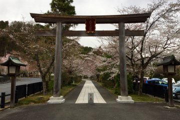 Entrance to Koma Shrine.