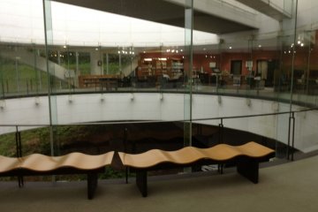 The first floor of the museum is free. It has some libraries and a study/longue area where eating or drinking is fine. This makes the museum a great place for a rainy day.