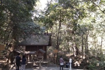 Small sub-shrine