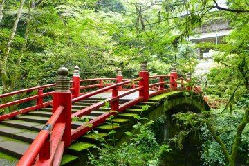 Red bridge toward Sanmon Gate