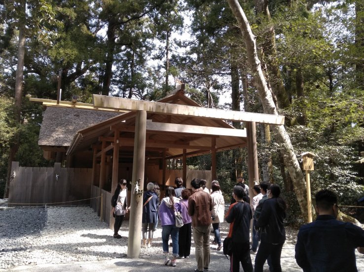 Queue to pray at Geku 