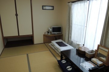 A six-mat room